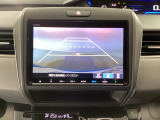 【バックカメラ】運転が苦手な方も車庫入れラクラクです!ギアをリバースに入れれば自動的に切り換わりますので、面倒な操作は不要です♪狭い駐車場もお車を傷つけず安心ですね!
