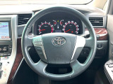 【純正革巻きステアリング】上質な革を使用することで、手にしっかり馴染みとても運転しやすいハンドルです♪