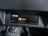 ■高速道路の料金所もノンストレスでスムーズに通過できるETC。スマートなビルトインタイプ!【ETC2.0搭載】※別途登録料がかかります。