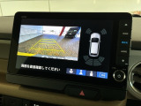 リバースギアに入れるだけで後方の表示へ切り替わります。夜間や雨の日の駐車も楽になりますよ。