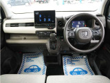 運転にかかわる様々な操作を安全に行えるように視点移動が少なく、操作性に配慮されたスイッチ類が凝縮されたコクピットです。