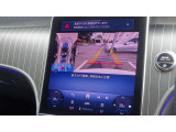 【360度カメラシステム】リバースと連動し、車両後方の映像をディスプレィに表示歪みの少ないカメラにより鮮明な画像で後退の運転操作をサポートします。