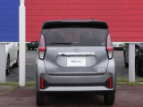エマージェンシーブレーキ、LDW(車線逸脱警報)、ヒルスタートアシスト、踏み間違い防止アシスト、インテリジェント LI(車線逸脱防止支援システム)、フロント&バックソナーなど安全装置が充実しています
