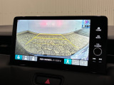 【バックカメラ】リバースにするだけで映ります、後方の安全確認や、狭い駐車場での車庫入れ、雨の日や夜間など視界の悪い時に便利です!安全にバックする為には欠かせない装備です。
