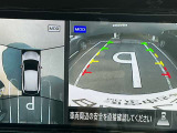 空から見ているような視点で周囲が確認できるアラウンドビューモニター、クルマの真上から見ているかのような映像によって、周辺の見えにくい障害物でも気付くことができます。