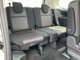 サードシートもスライドしますので荷室や足元の広さ調整ができます。