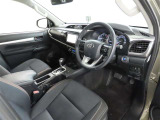 シンプルで使いやすいデザインの運転席です。