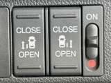 【両側パワースライドドア】スマートキーや運転席のスイッチで後席両側スライドドアの開閉が可能♪電動だから力を入れてドアを開ける必要が無く、小さなお子様でも簡単に開け閉めでき快適です♪