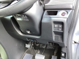 左側に高速で便利なETCがあり、横滑りを防ぐVSAなどのスイッチは、運転席の右側、手の届きやすい位置にあります。
