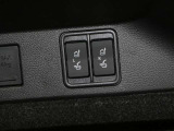 【セカンドパワーシート】前席だけでなく、2列目も電動パワーシートとなっております。