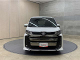 お車購入のポイントとなるフロントマスクです。上質で迫力あるデザインですね☆☆