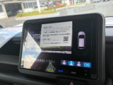 後退時に車両の後ろ側をモニター画面に表示します。車庫入れが苦手な人もこれで安心♪