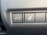 【パワーバックドア】スマートキーや運転席のボタンを押すだけでリアゲートが自動で開閉します!荷物を持っている時や、高い位置にあるバックドアを閉める際に便利な機能です♪
