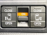 【両側パワースライドドア】スマートキーや運転席のスイッチで後席両側スライドドアの開閉が可能♪電動だから力を入れてドアを開ける必要が無く、小さなお子様でも簡単に開け閉めでき快適です♪