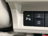 コーナーセンサーを車の前後に装備。障害物までの距離に応じて警告音を変えてお知らせ。縦列駐車時や駐車場・車庫などでの取り回しをサポートします。詳細は販売店スタッフまでおたずねください。