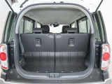 便利な5:5分割可倒式シートです。収納と乗車人数のバランスに優れています♪荷物の大きさに応じたラゲージスペースをフレキシブルに作り出せるので、シーンに応じた使い方ができます♪