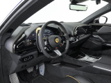 こちらは左ハンドルのお車でございます。内装色はNeroを選択しております。
