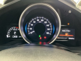 メーターの横に液晶カラーディスプレーを装備。航続可能距離等の情報やHonda SENSINGの注意・警告を表示します!