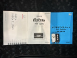 スマートキーは鍵をバッグに入れたままでもドアロックの開閉やエンジンのON・OFFができます。夜間や雨の日も鍵を探さなくて良いので便利です。