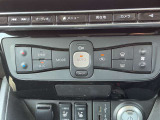 車内の温度管理がワンタッチで簡単に出来るのがオートエアコンです。これでいつでも快適ドライブが出来ますね!