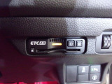 ETC付。高速道路の料金所はキャッシュレスで通過です。サービスエリア等にあるスマートインターの出入りも利用可能でとっても便利。ご納車後すぐにお使い頂けるようセットアップしてのお渡しとなります。