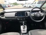 【インパネ全体】手が届きやすく、どなたでも運転しやすいです。シンプルで使いやすい設計になっています!