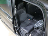 程よい硬さとホールド性が高いシートで長時間運転も快適です。