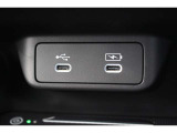 充電用USB-Cソケット&times;1とナビ接続用USB-Cソケット&times;1