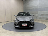 お車購入のポイントとなるフロントマスクです!シャープな目つきが印象的なデザインのヘッドランプです。