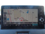 【ホンダコネクト対応ナビ】快適な操作性で、使える機能が満載!自動地図更新機能や24時間365日緊急サポート、スマートフォンを使ったドアロック解除・エンジン始動などといった便利な機能が搭載されています。