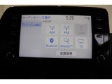 純正ディスプレイオーディオを装備。Bluetooth対応でお手持ちのスマートフォンからお気に入りの音楽の再生も可能。