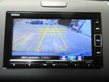 バックカメラの画像です。ガイドラインがスムースな車庫入れをサポートいたします。車庫入れの安心感がアップしますね。