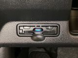 ハンドルの左下にETCがついています。高速道路の料金所の通過も楽々です。 カードの取り出しもしやすい場所についています。