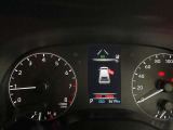 視認性に優れたメーターを採用しており、走行中でも車速や情報が分かりやすく表示されます。運転時の視線移動をむりのない範囲に抑え、快適で安心感のあるドライブをサポートします。