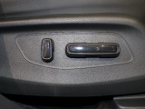 【パワーシート】メモリー機能付きパワーシート装備車です。電動でシートが動きます、高級感がありとても便利な機能です!