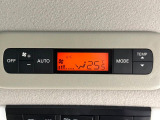 【リアオートエアコン】広い後部座席には必須の機能!風量や温度を自動で調整し前席と同様な車内環境にしてくれるリアオートエアコンを装備。夏の暑さも冬の寒さもストレスなく快適にお過ごしいただけます♪