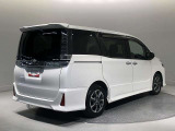 ご納車前にはエンジンオイル・オイルエレメント等を交換して、トヨタディーラーのエンジニアがしっかりと整備をさせていただきます。交換部品などについては、スタッフへお尋ねください。