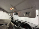 運転席・助手席にはバニティミラー付き♪身だしなみチェックできますよ(^^♪