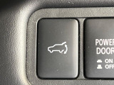 【パワーバックドア】スマートキーや運転席のボタンを押すだけでリアゲートが自動で開閉します!荷物を持っている時や、高い位置にあるバックドアを閉める際に便利な機能です♪