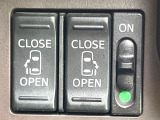 【両側パワースライドドア】スマートキーや運転席のスイッチで後席両側スライドドアの開閉が可能♪電動だから力を入れてドアを開ける必要が無く、小さなお子様でも簡単に開け閉めでき快適です♪