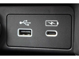 USBジャックも搭載。車内で音楽再生だけではなくスマートフォン等の機器へ充電可能です♪