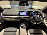 ☆センターパネルを運転席側に僅かに傾けたBMW独特のインパネ☆【駆け抜ける歓び】はここからもスタートしております☆