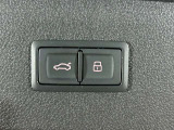 【パワーバックドア】ワンタッチでバックドアが開き、閉める場合もワンタッチで操作可能で便利性UPです☆運転席からも、スマートキーからの操作も可能です♪