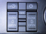 両側電動スライドドアを装備しております。