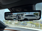 【 デジタルインナーミラー 】車両後方カメラの映像をミラーに映すことが出来ます! そのため、後席に人や荷物があって後方が見えづらい場合でもしっかり視界を確保することが出来ます!//
