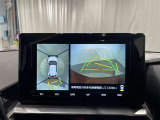 【パノラミックビューモニター】専用のカメラにより、上から見下ろしたような視点で360度車の周囲を確認することができます。