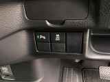 駐車や出庫時に障害物が接近するとお知らせしてくれるパーキングセンサーシステムつき。