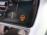 【ステアリングホイール(ヒーター付)】車内の暖房よりも早く手元が暖まるので「手がかじかんでハンドルが握りづらい」「冷え性で冬場がつらい」という寒い時期にはぴったりの機能です♪