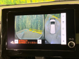 【パノラミックビューモニター】専用のカメラにより、上から見下ろしたような視点で360度クルマの周囲を確認することができます☆死角部分も確認しやすく、狭い場所での切り返しや駐車もスムーズに行えます。