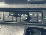 オートエアコンを装備しておりますので、車内温度をいつも快適にしてくれます。